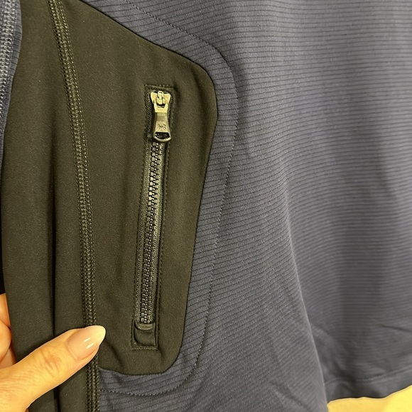 UNDER ARMOUR Ladies’ Cold Gear No Breaks Balaclava Running Hoodie, Size M, EUC - Picture 3 of 11